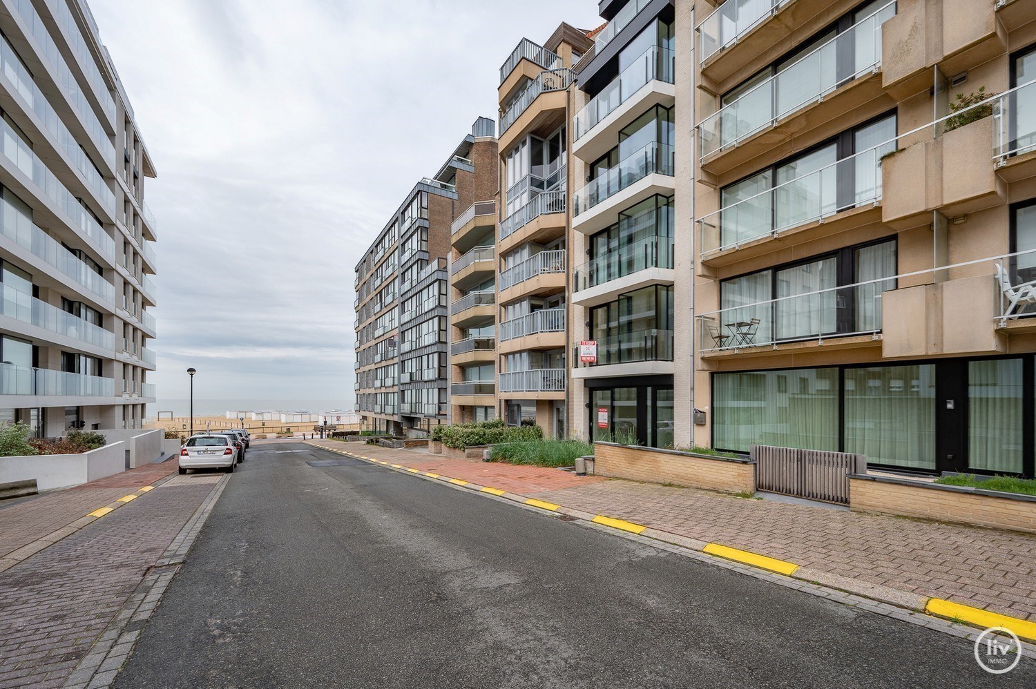 OPENDEURDAG - Zaterdag 15.09 - tussen 16u-18U: Nieuwbouw-duplex op de gelijkvloerse &amp; eerste verdieping  gelegen te Lentelaan in  Duinbergen met zongerichte terrassen. 