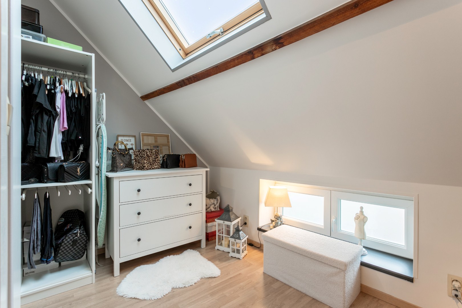 Opbrengsteigendom te koop met 3 app (+-100m²) én garagebox 