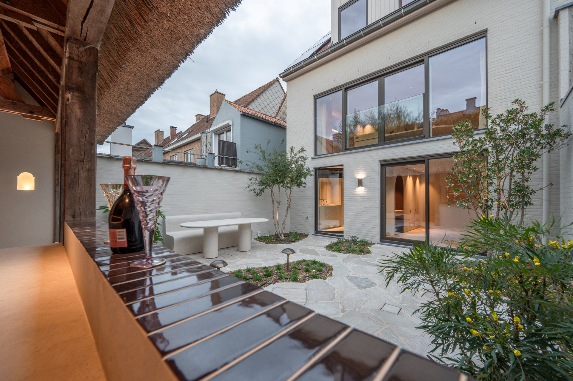 Luxe, comfort kortom een prachtig gerenoveerde woning in hartje Knokke. 