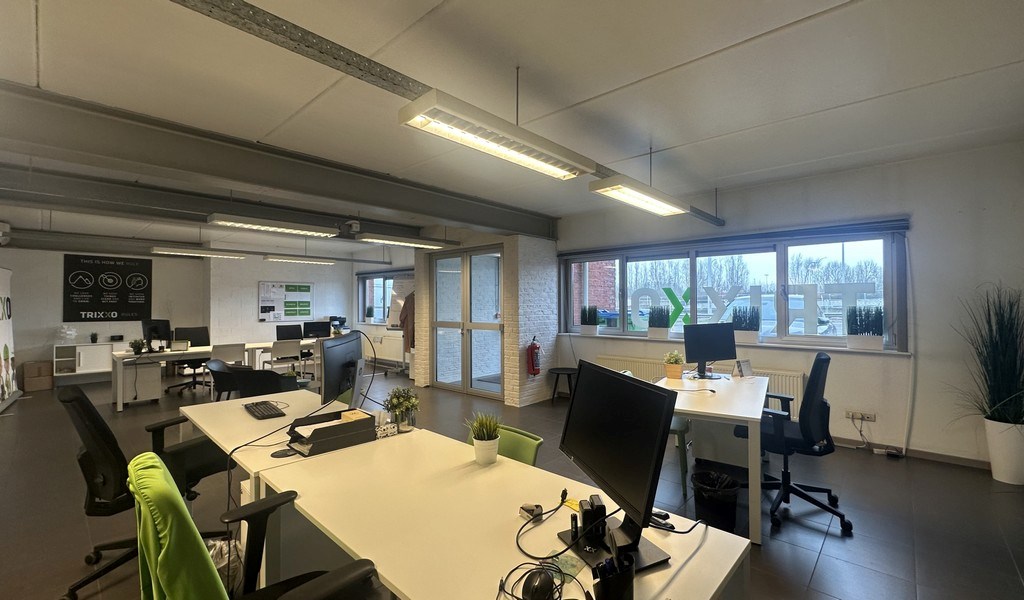 Commercieel gelegen kantoor te huur langs R4 in Mariakerke