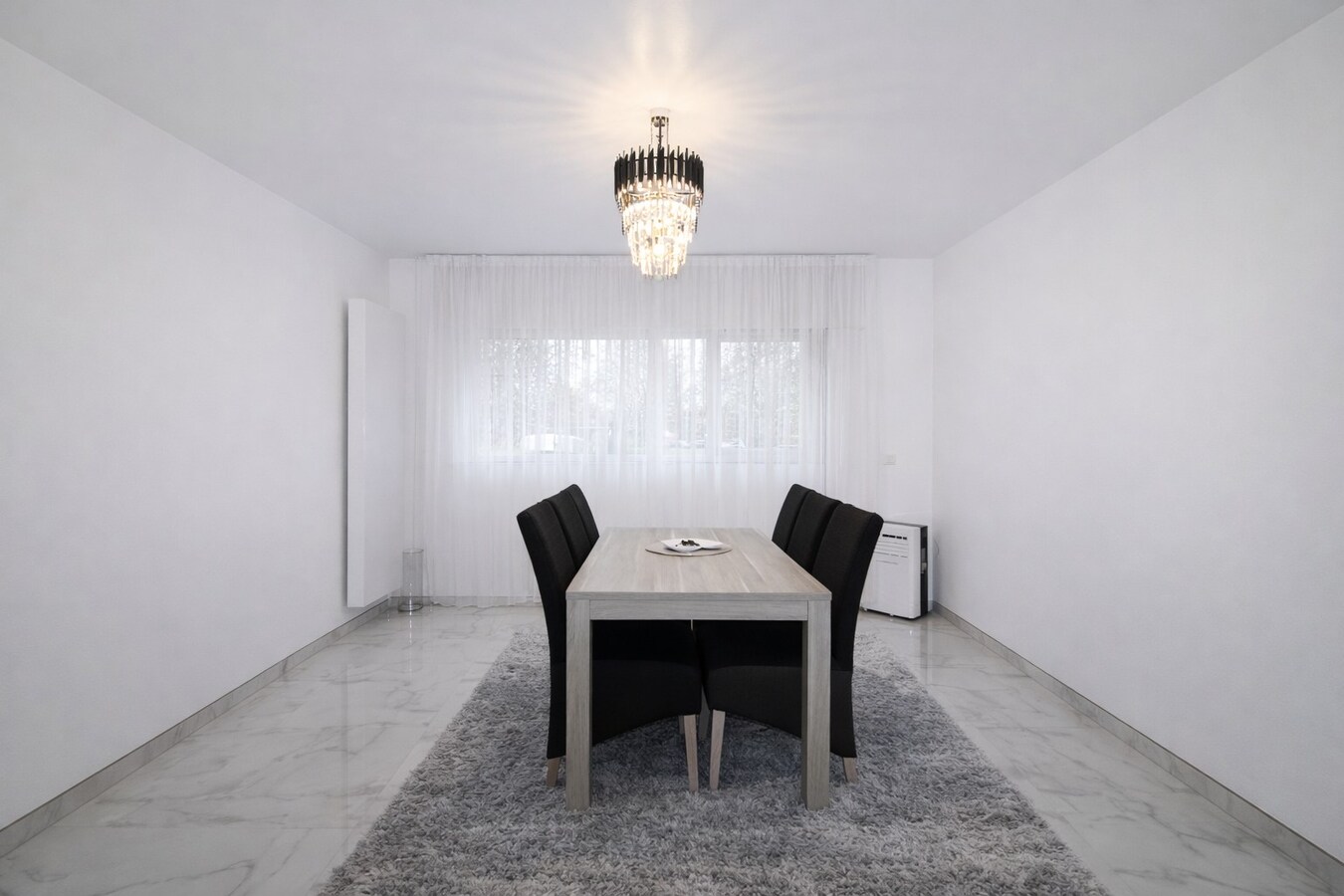 Te koop: Charmante halfopen gezinswoning met 4 slaapkamers en zuidgerichte tuin in hartje Sint-Niklaas! 