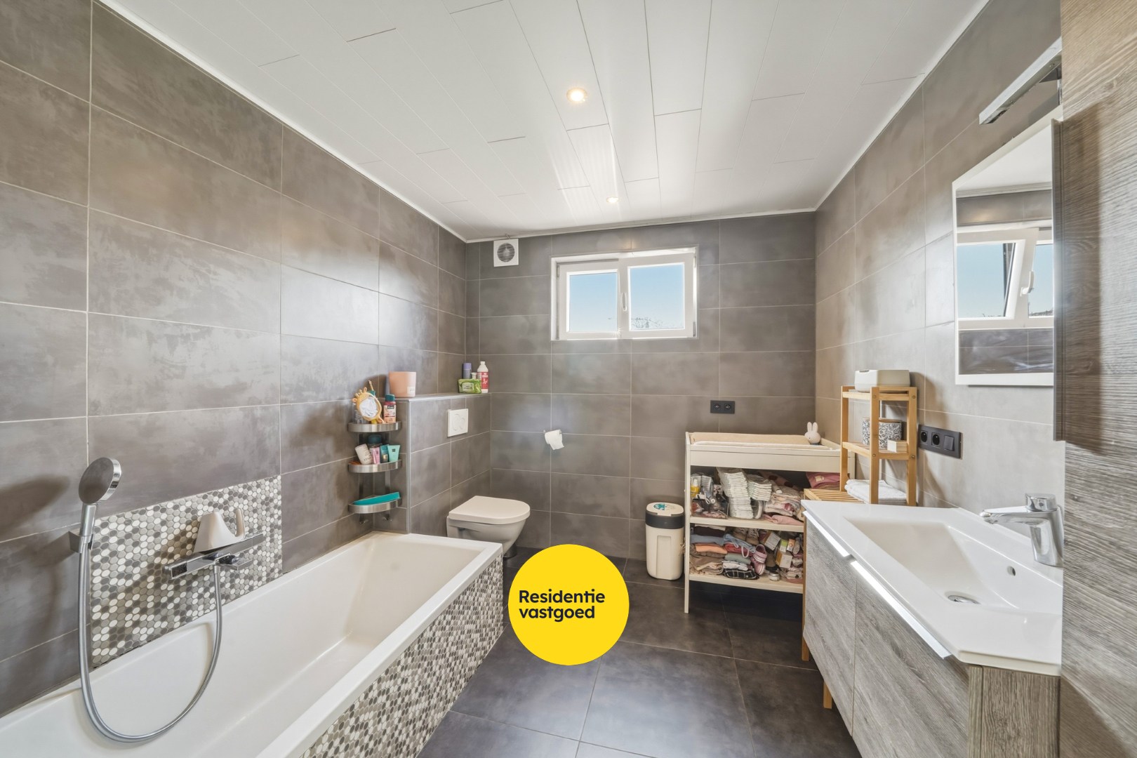 Verrassend ruime gezinswoning met zonnige tuin in Oudenburg 