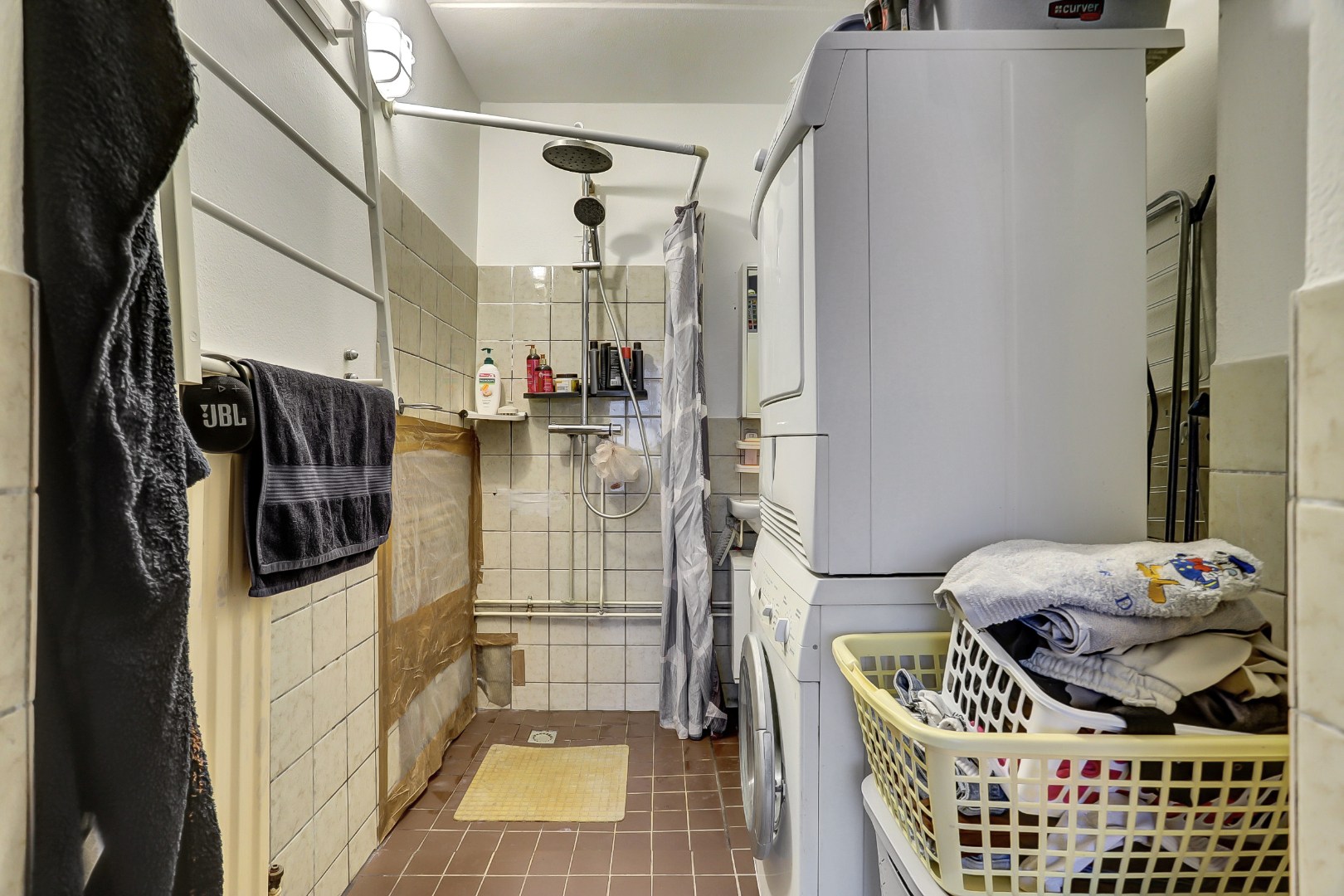 Een fijne benedenwoning op een toplocatie, perfect voor starters die hun woonwensen willen realiseren. Kom kijken en laat u verrassen! 