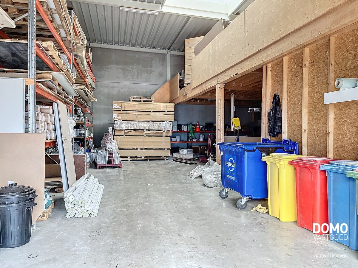 CENTRAAL GELEGEN LOODS TE BERBROEK MET OPSLAG- EN KANTOORRUIMTE 