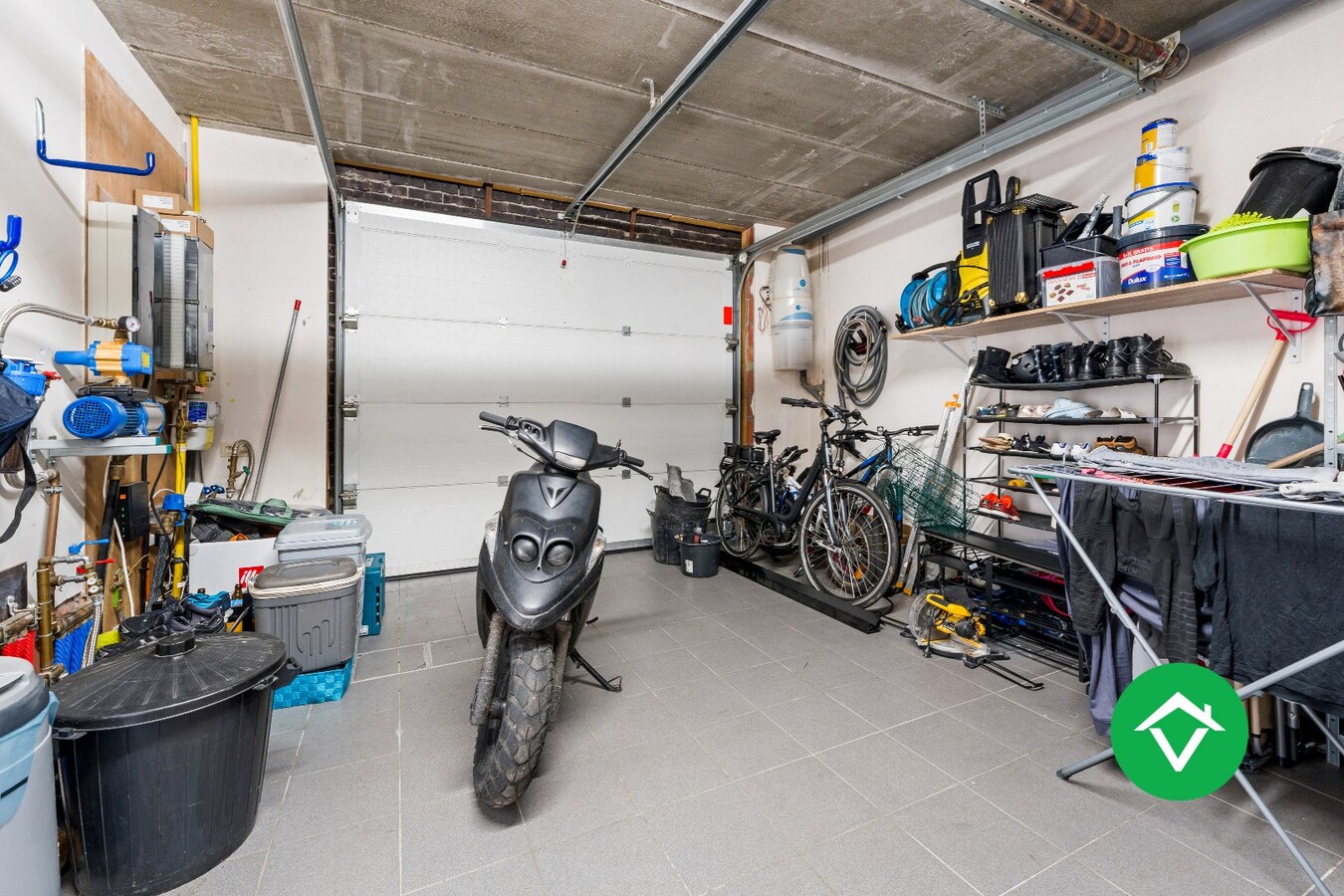 Instapklare nieuwbouwwoning met 5 slaapkamers en zonneterrassen op topligging in Eernegem 