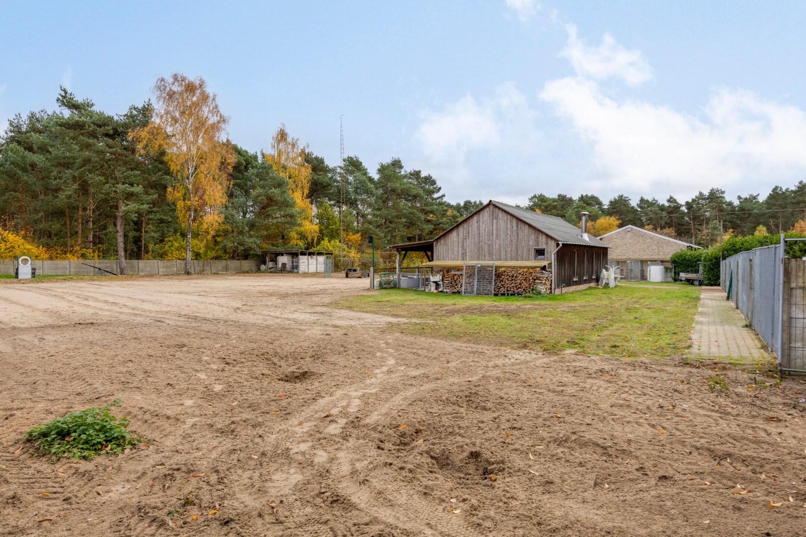 Ruime instapklare woning met 4 slpk. op perceel van 61a 2ca in Mol 