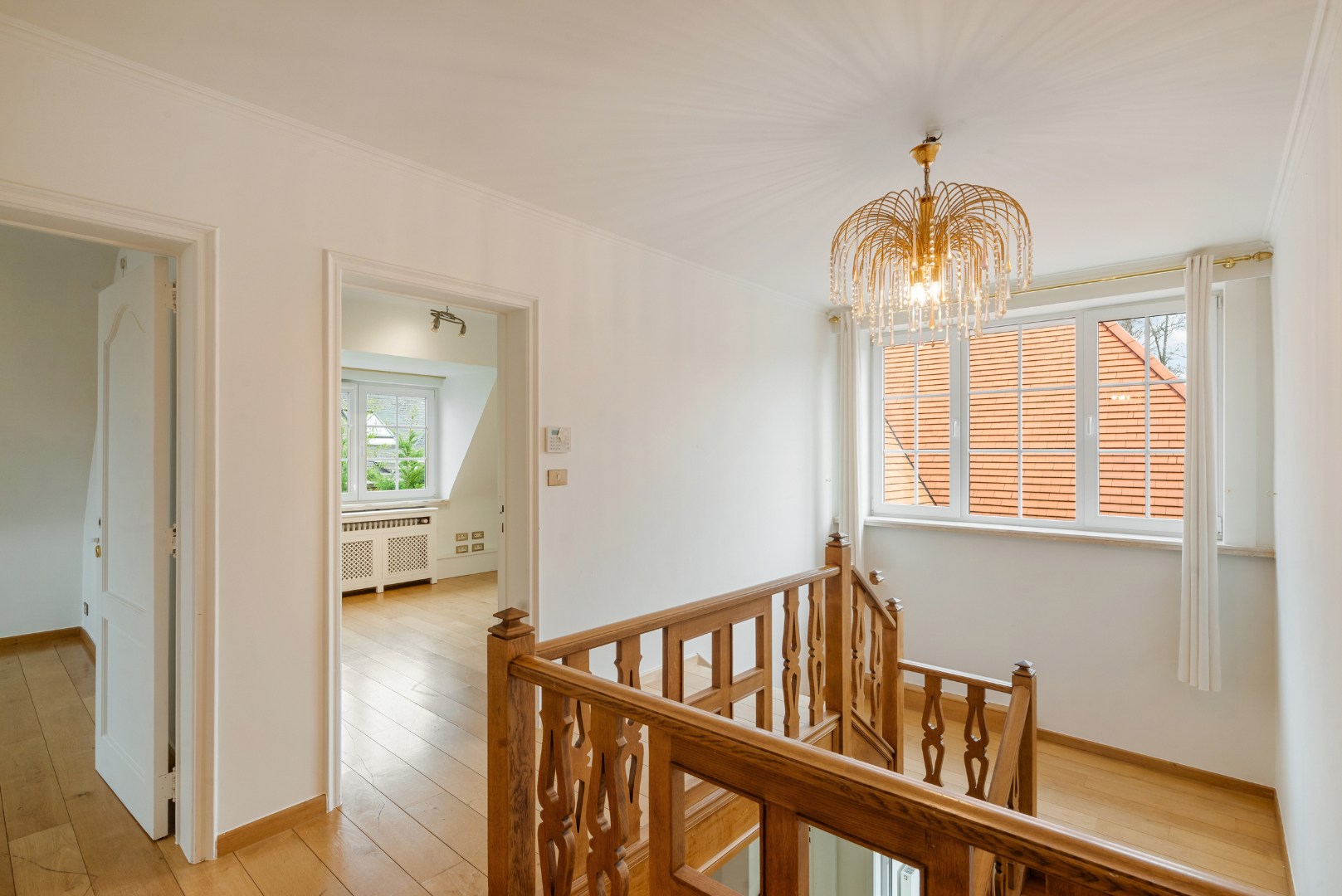 Stijlvolle villa met 5 slaapkamers op mooi perceel van 1325m² 