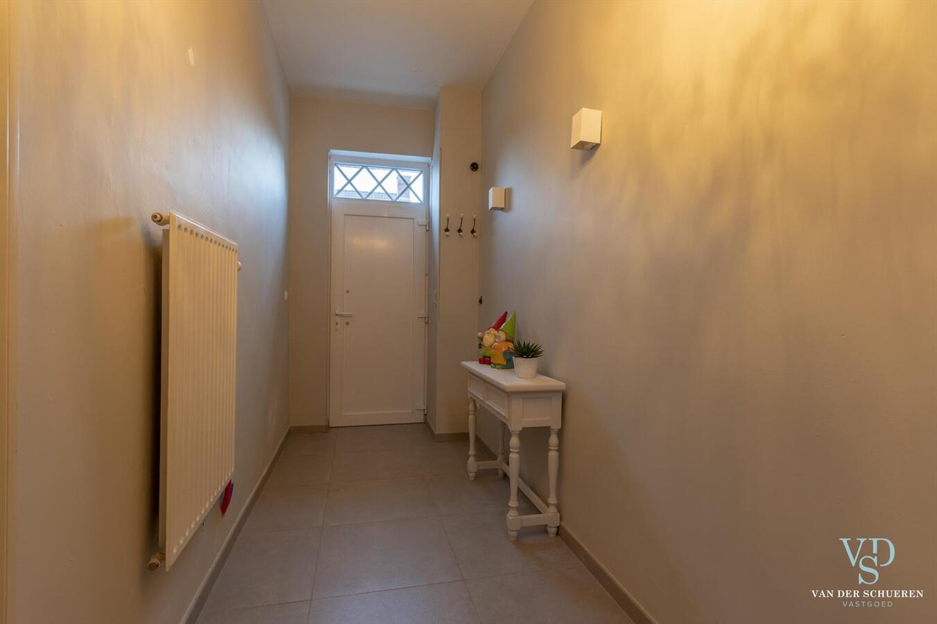 Degelijke, karaktervolle woning met tuintje. UNIEK AANBOD ! 