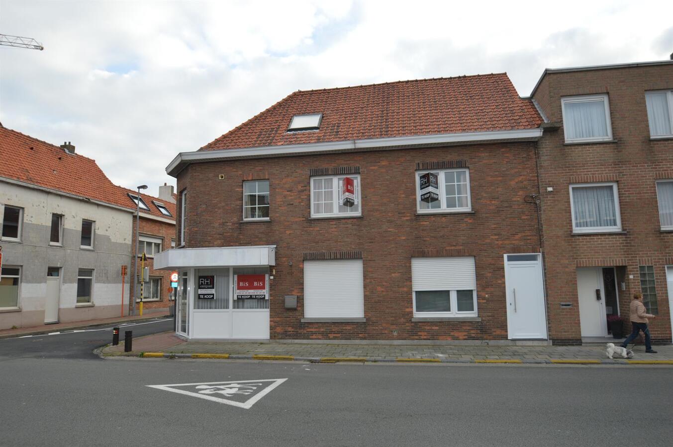 Gerenoveerde hoekwoning met mogelijk tot handelsglvl - Heist 