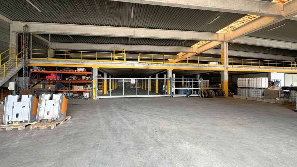 Loodsen te huur in haven van Antwerpen