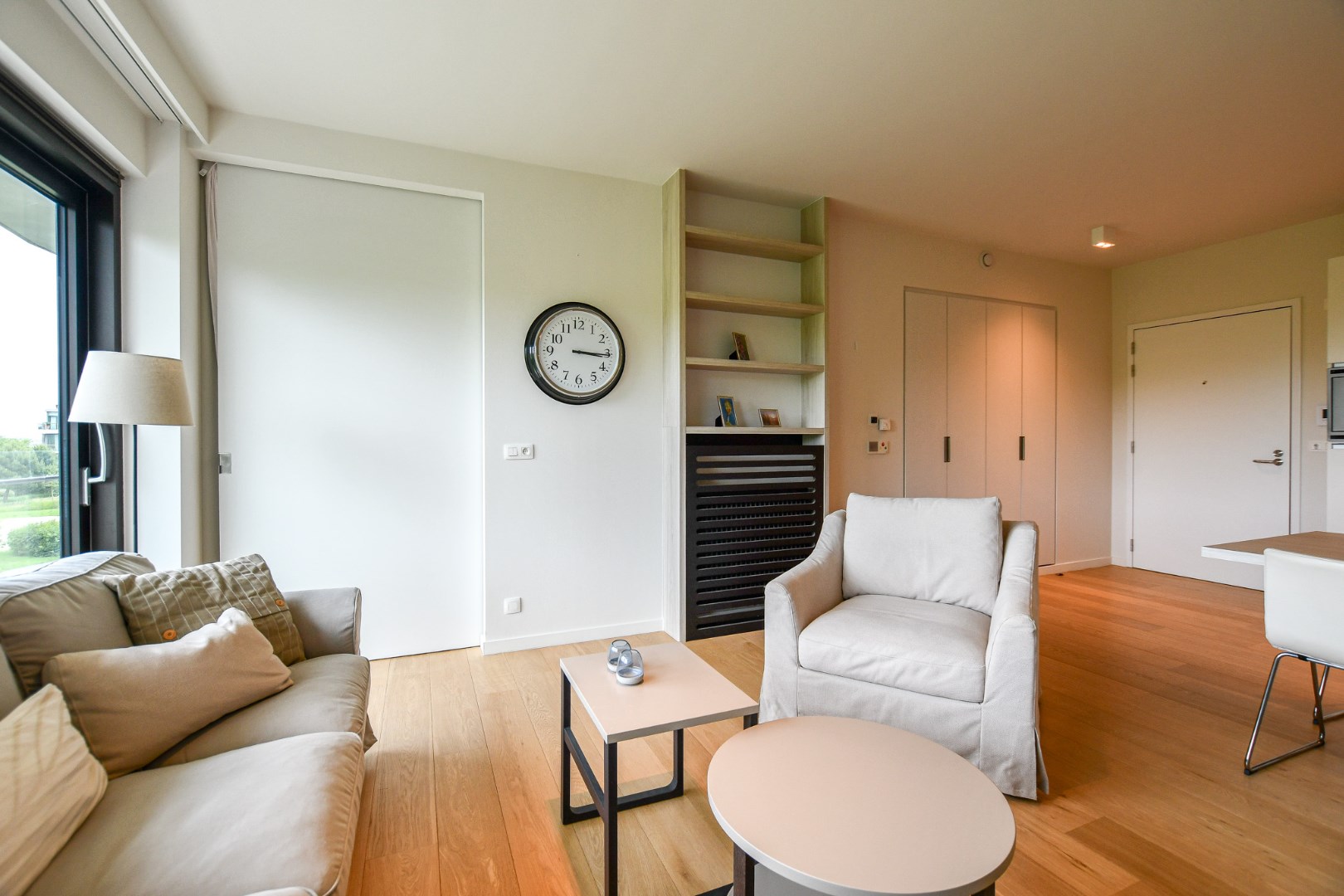 Moderne assistentiewoning met ondergrondse berging en parkeerplaats in De Haan, vlakbij strand, duinen en zee 