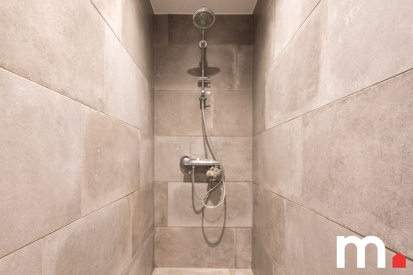 Instapklare woning met Loods van 170m² met uitweg te Zwevegem met 324 m² bewoonbare oppervlakte ! 