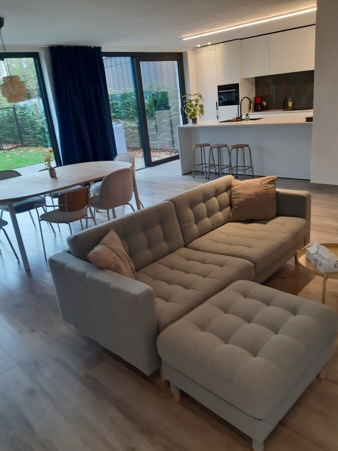 BEN-appartement met terras en tuintje. 