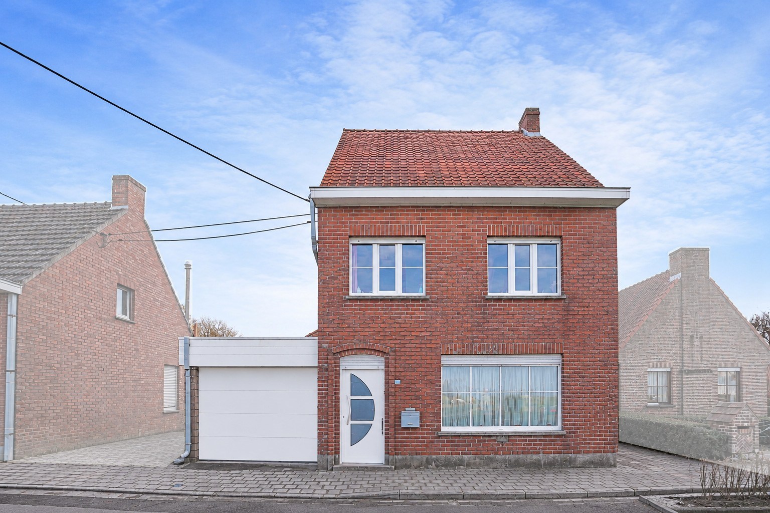 Alleenstaande woning met veel potentieel op 655m² te Houthulst. 
