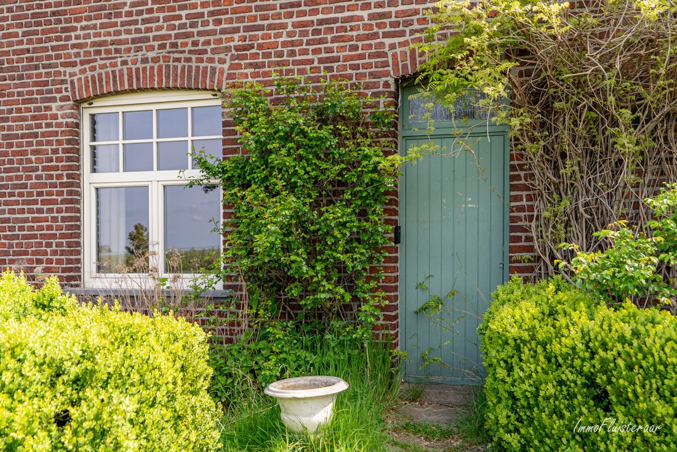 Charmante verder af te werken woning met paardenstallen en weide op ca. 1,7 ha te Geetbets 