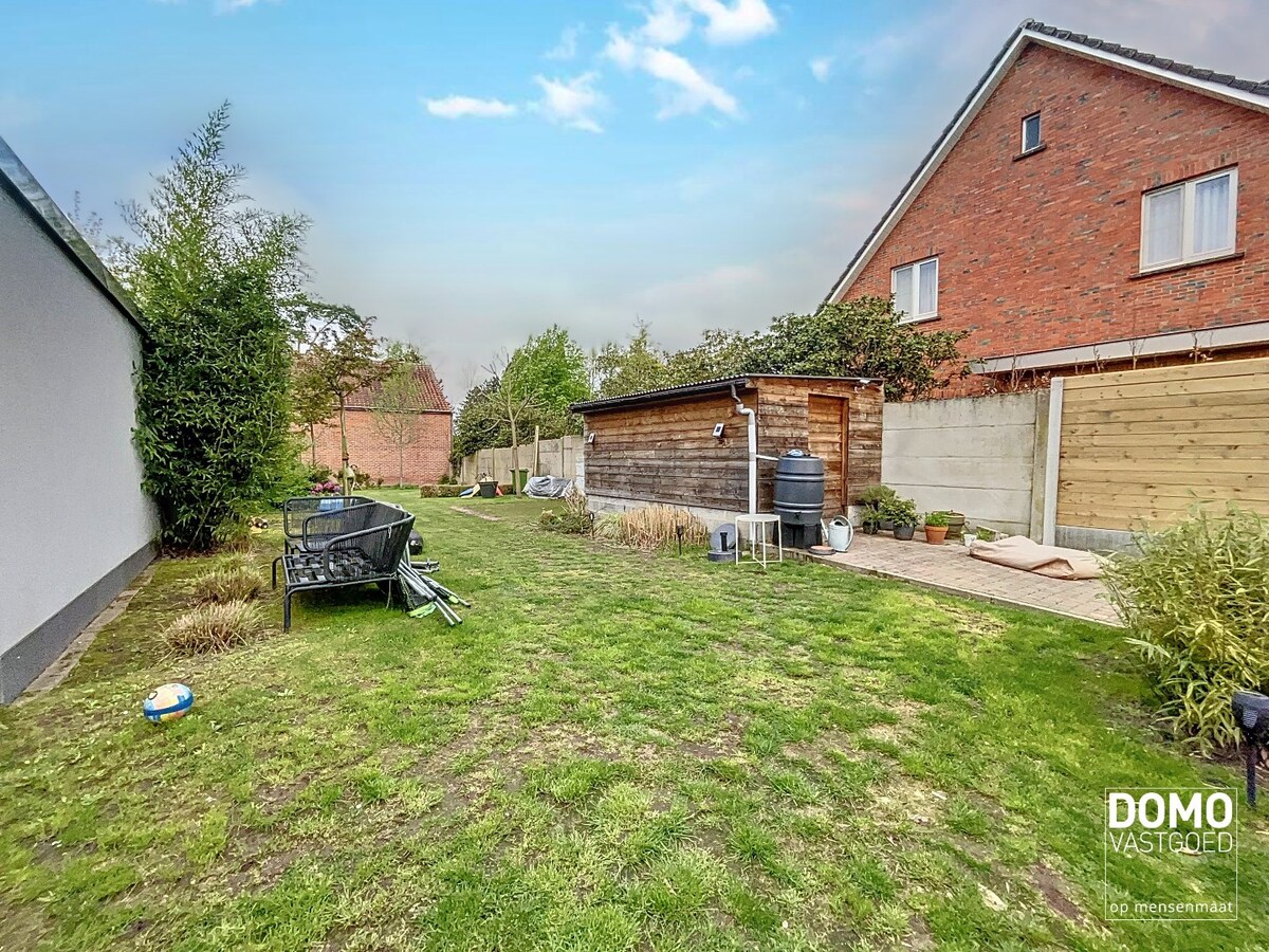 VOLLEDIG GERENOVEERDE HALOPEN BEBOUWING MET 3 SLAAPKAMERS IN HARTJE KERMT 