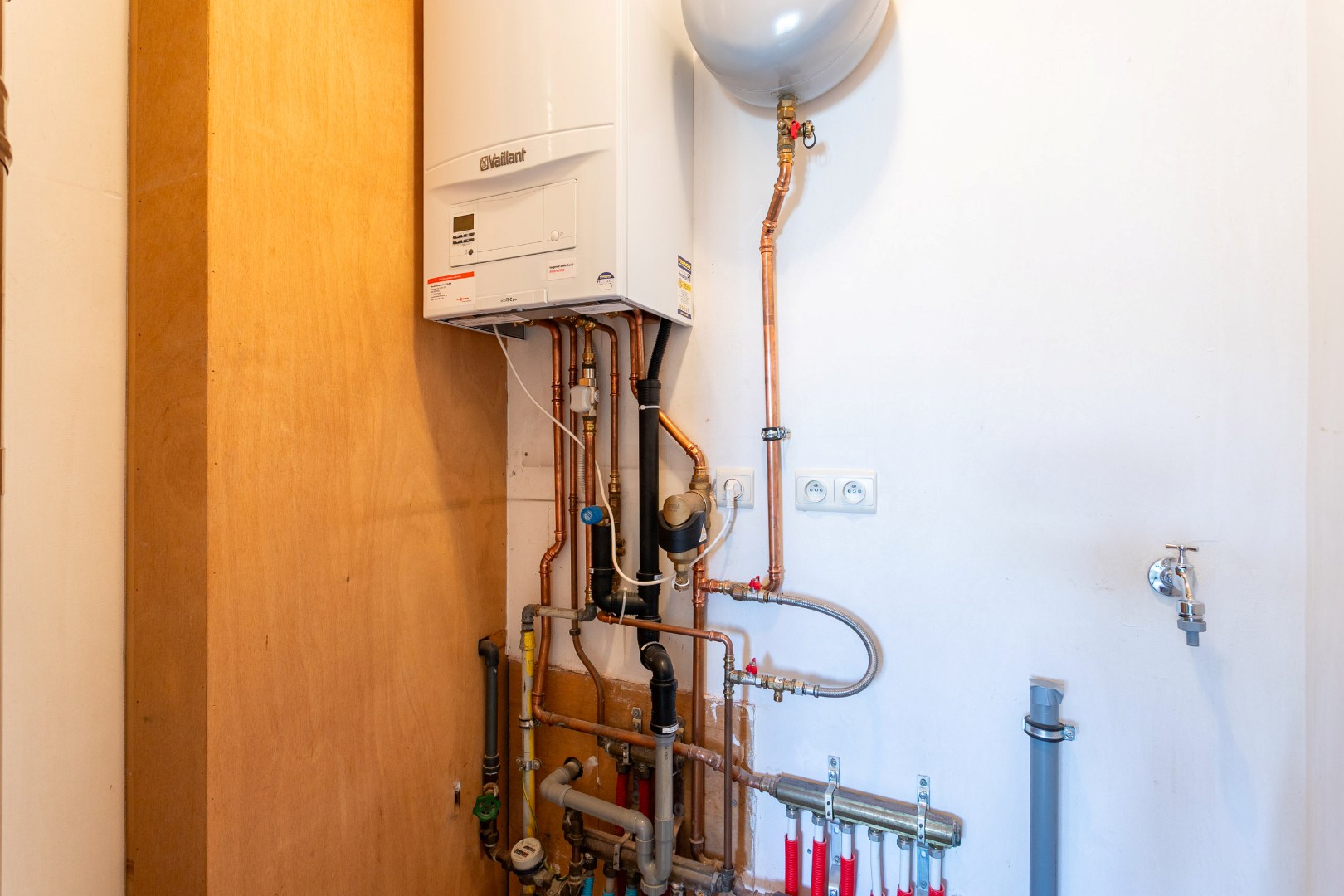 Instapklaar 2 slpk appartement met garage te Halle 