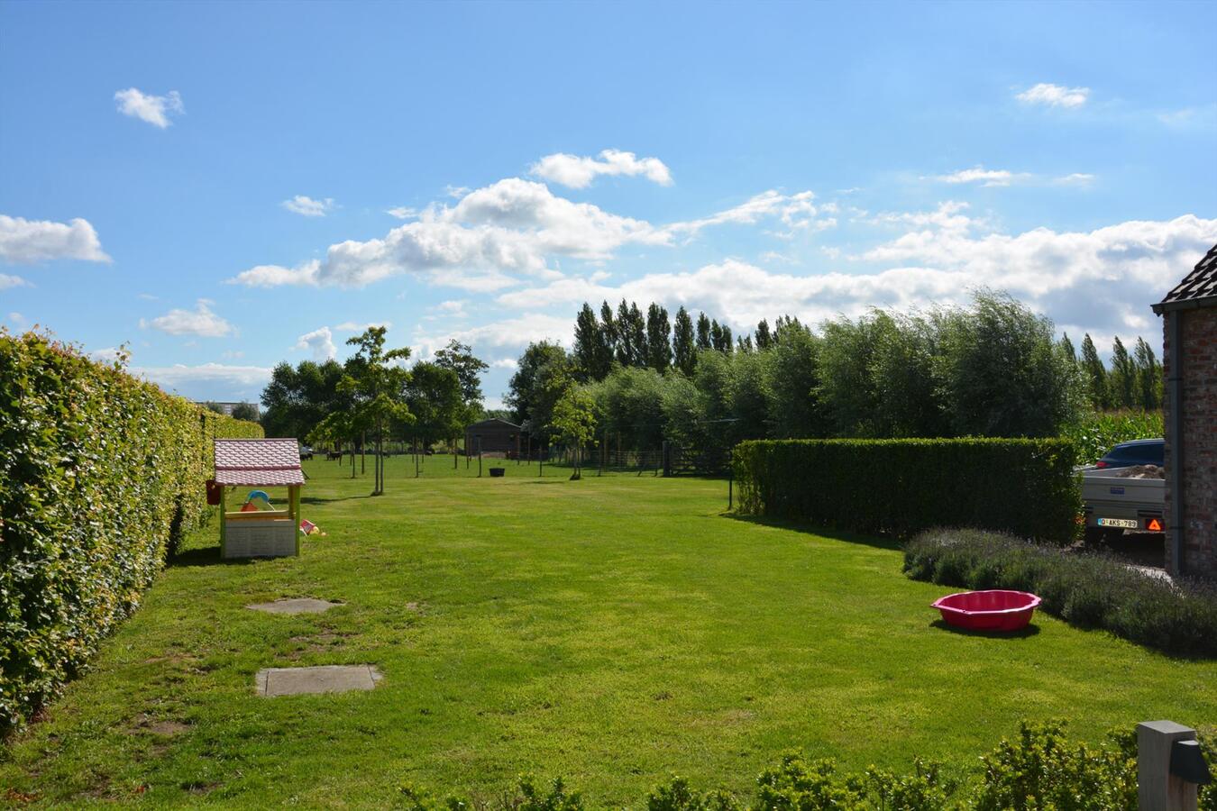 Prachtige recente villa met bijgebouw 