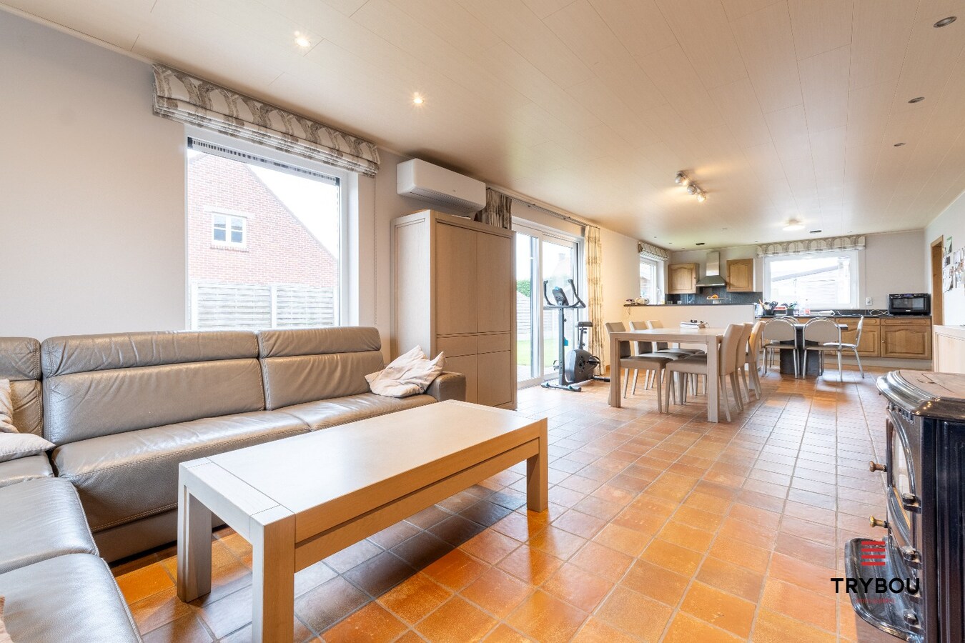 Instapklare gezinswoning met ruime tuin en dubbele garage in Poelkapelle 