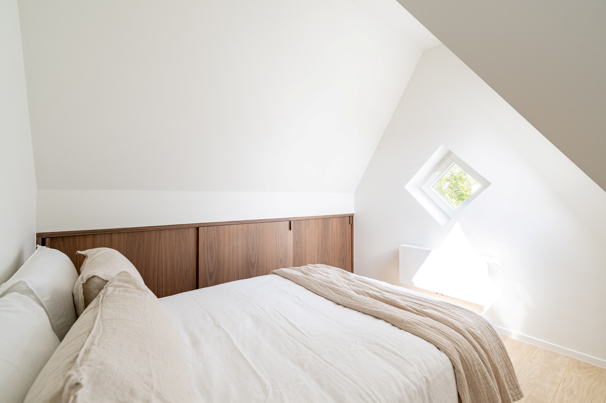 Très luxueuse et charmante villa jumelée rénovée, située à proximité du centre commercial de Knokke. 