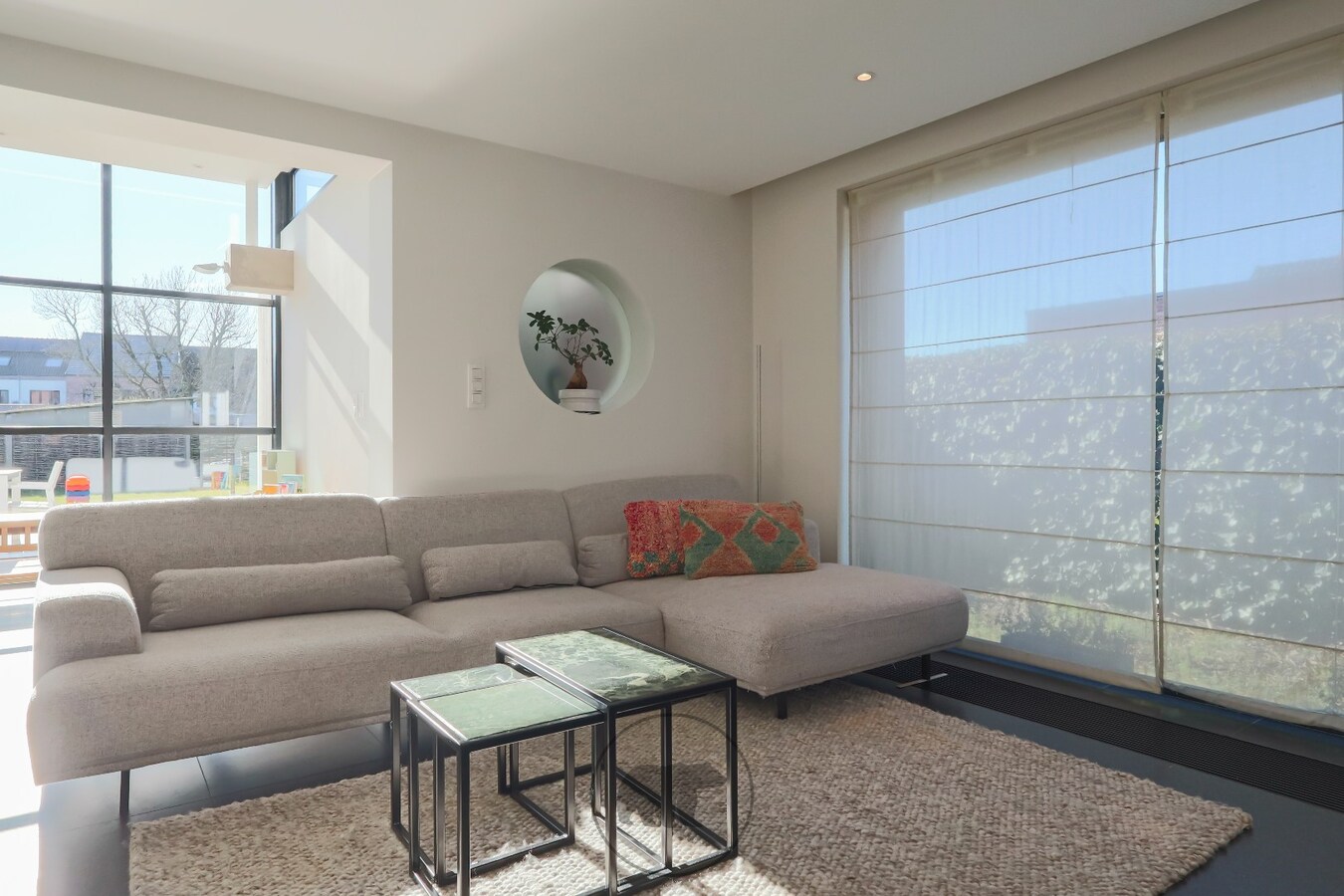 Instapklare en voortreffelijke gezinswoning, zuidgerichte tuin en 4 garageboxen 