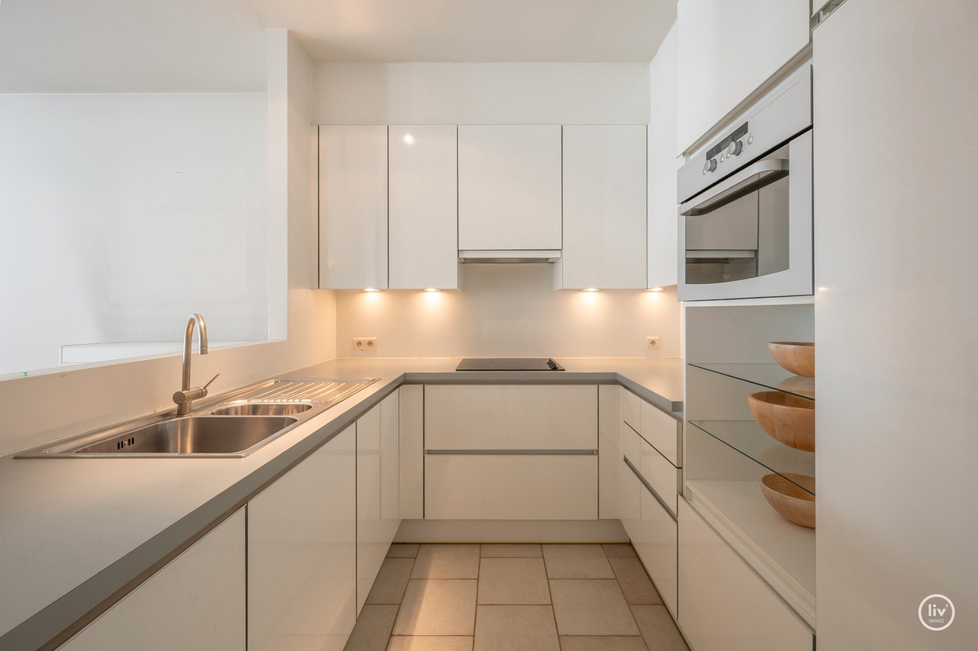 Ruim (98 m2) appartement met 2 slaapkamers op een topligging in de Dumortierlaan te Knokke. 