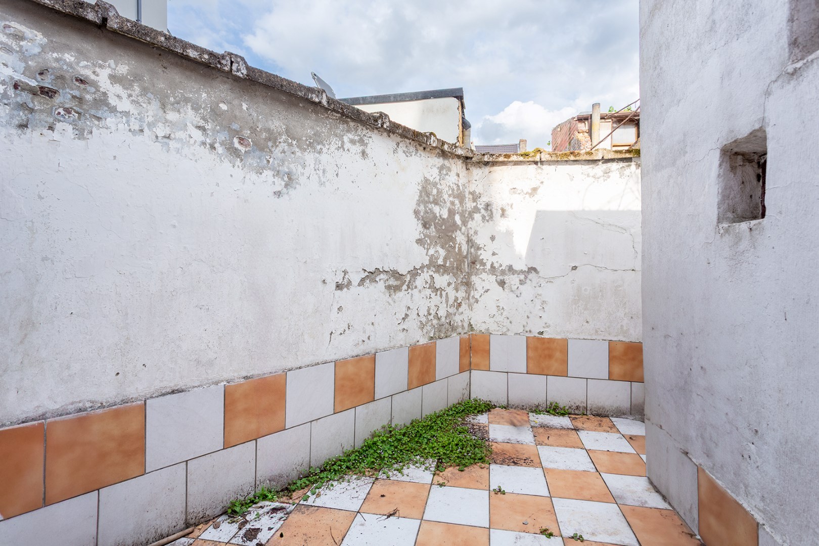 Unieke renovatiewoning met karakter en potentieel in hartje Ledeberg 