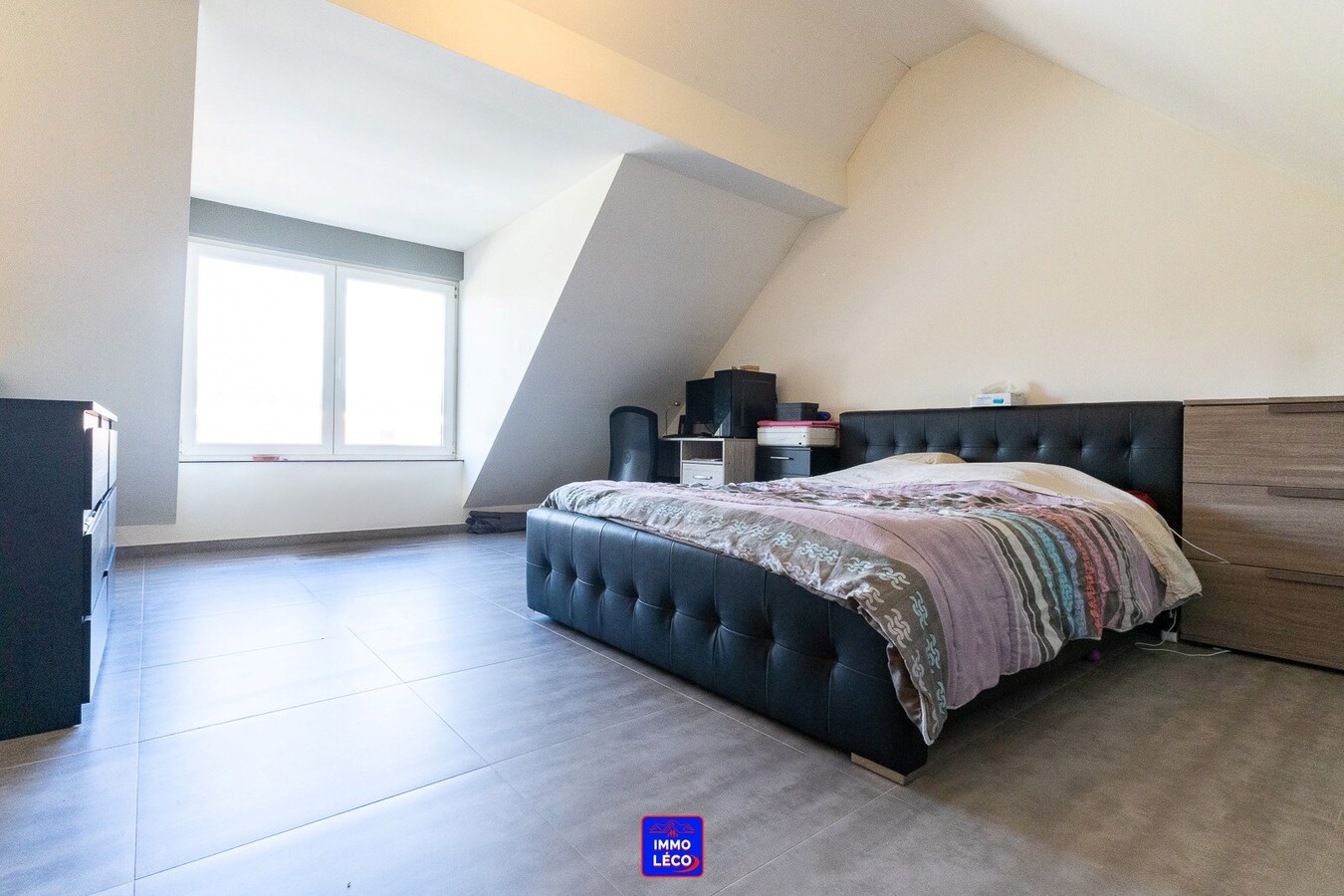 Maison rénovée 3 façades avec terrasse et garage, idéal 1er achat/investissement ! 