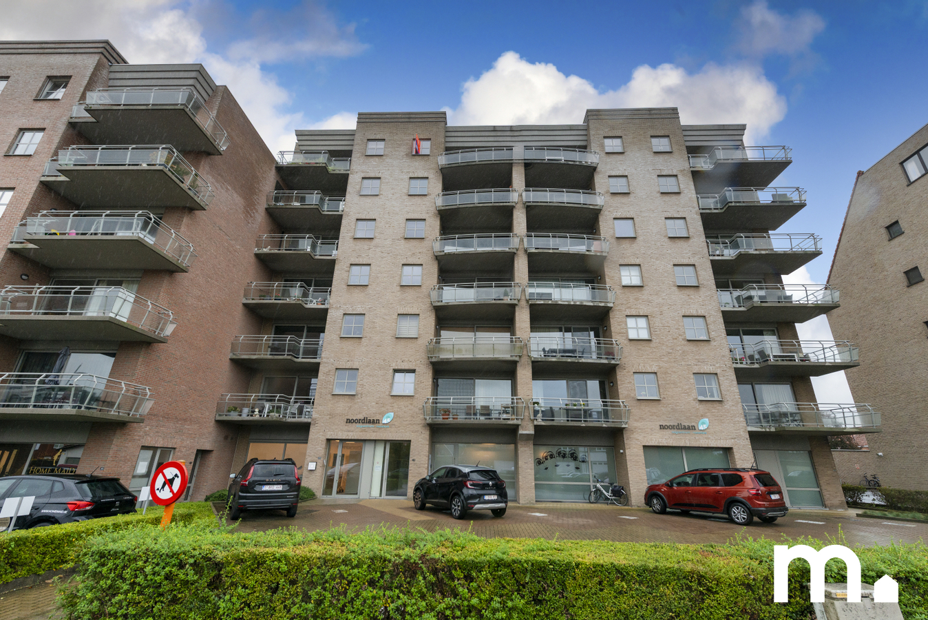 Instapklaar appartement met garage en privé parkeerplaats te koop in Roeselare ! 