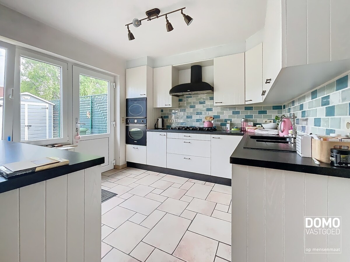 RUIME WONING MET 3 SLAAPKAMERS, TUIN EN RUIME PARKING IN SPALBEEK 