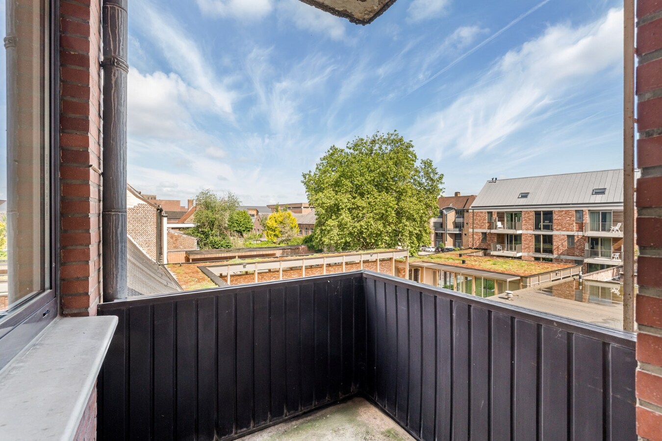 Stijlvol gerenoveerd appartement met moderne uitstraling in het centrum van Maaseik! 