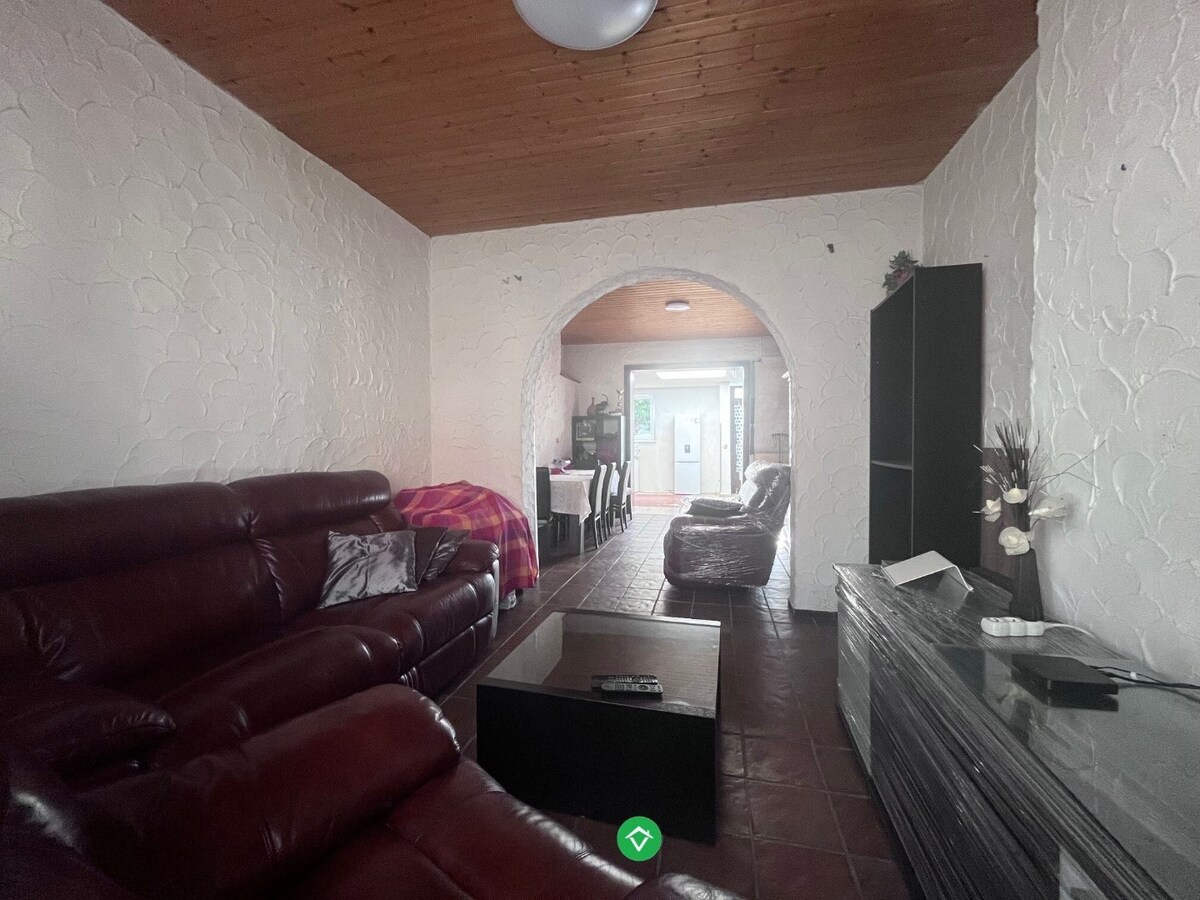 Comfortabel, op te knappen woonhuis met zonnige tuin, welgelegen in rustige buurt. 