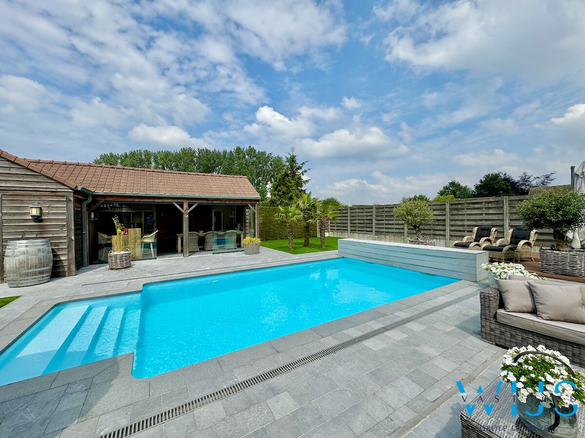 Woonhuis met prachtig zwembad te ERTVELDE ! 
