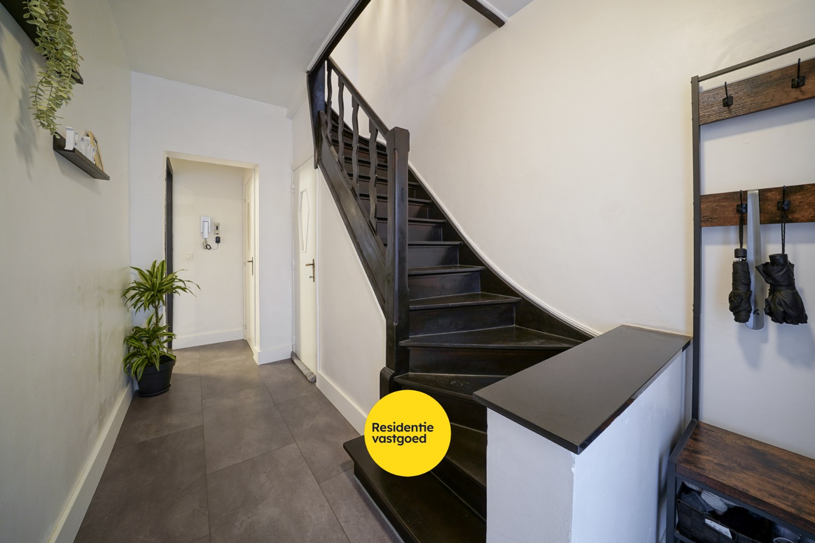 Instapklare woning met diepe tuin te Oostende 