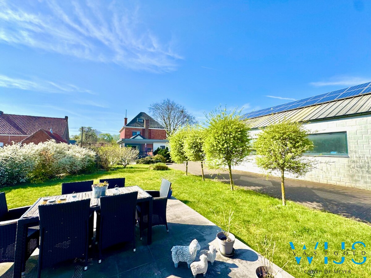 Prachtige eigendom in hartje Wippelgem ! 