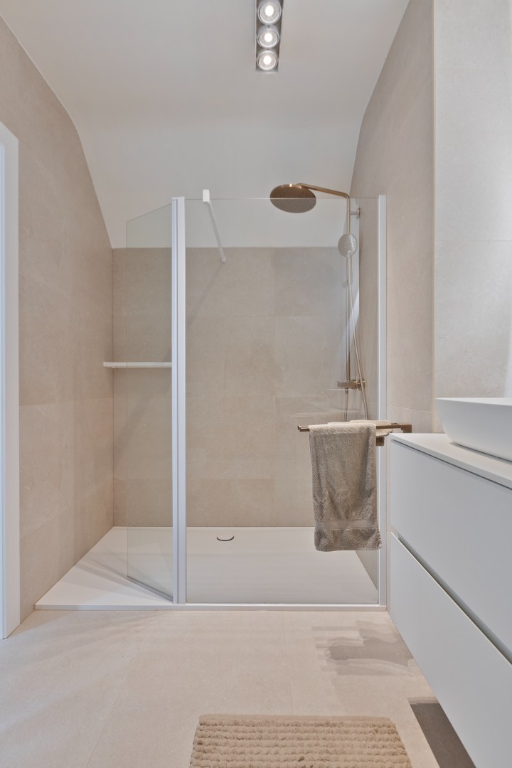 Luxueus dakappartement met uitzonderlijk terras in Geel-centrum! 