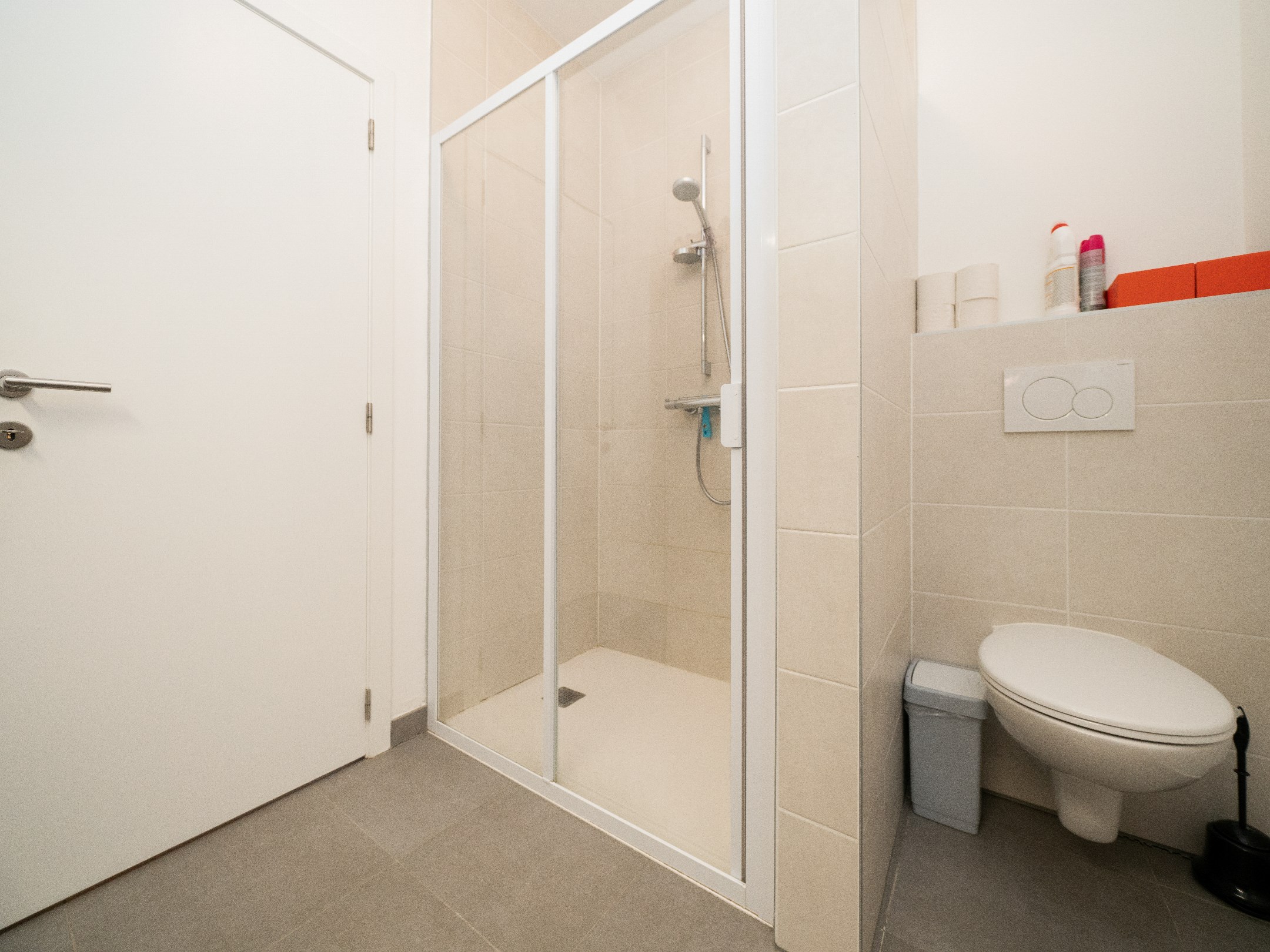 Nieuwbouwappartement met 3 terrassen, staanplaats en kelder 