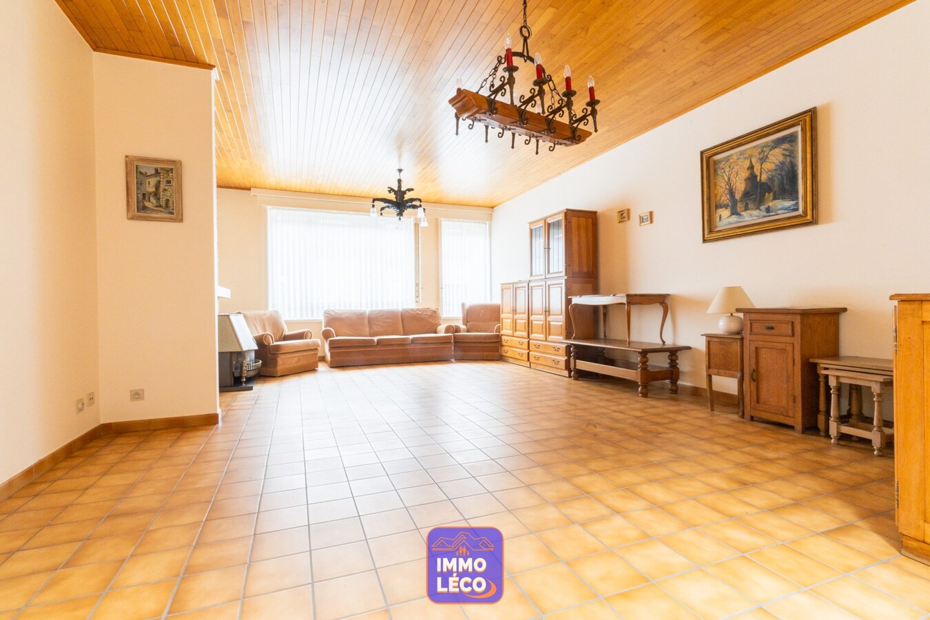 Double maison avec beaux volumes, garage et jardin, érigée sur 447m² ! 