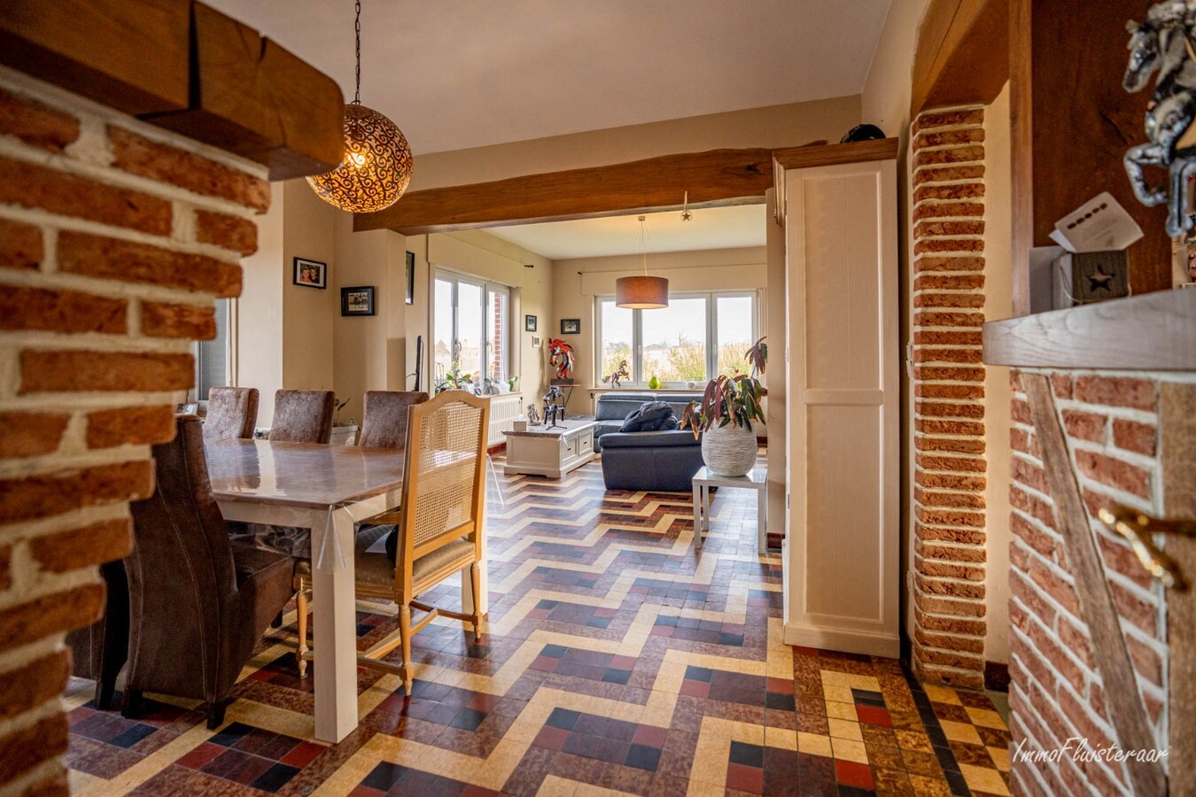 Magnifique complexe équestre avec maison d'entreprise, environ 33 écuries et une piste intérieure sur plus de 5,6 hectares à Bever (Brabant flamand). 