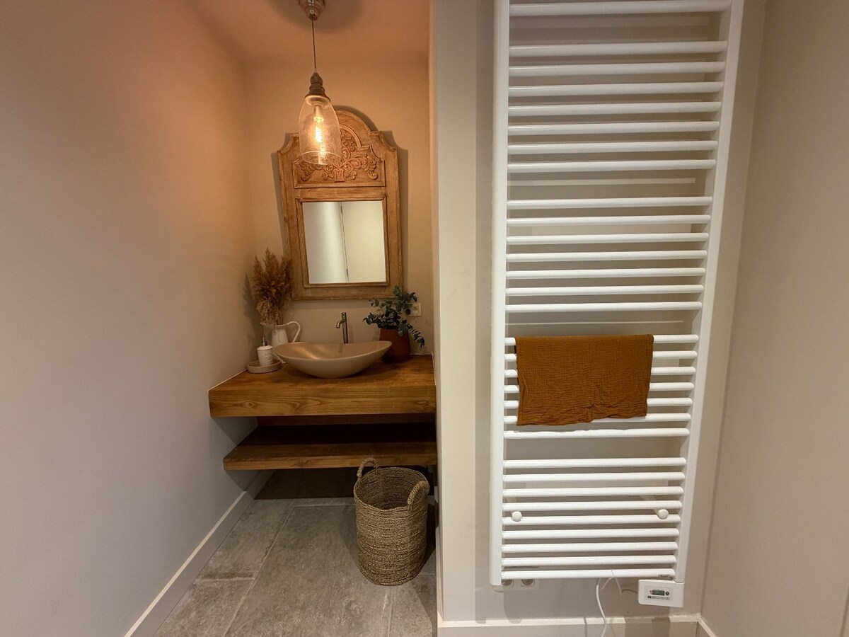 Multifunctioneel commercieel pand op toplocatie. 