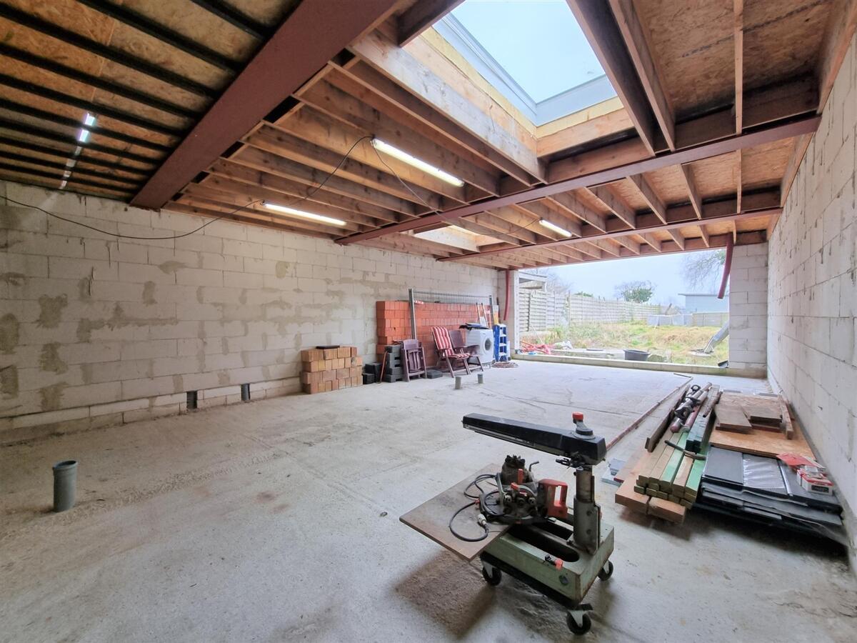 Woning met garage in ruwbouw op 400m² grond - Lissewege 