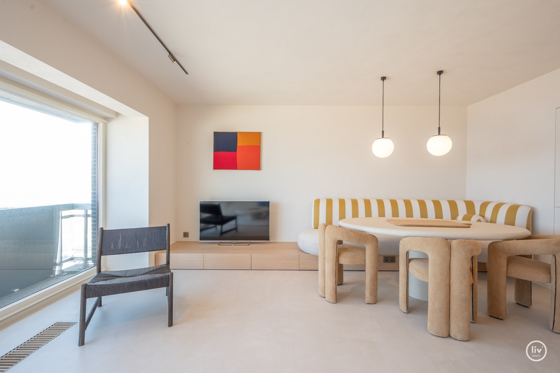 Appartement exceptionnellement rénové avec une largeur de façade impressionnante sur la digue - Knokke 