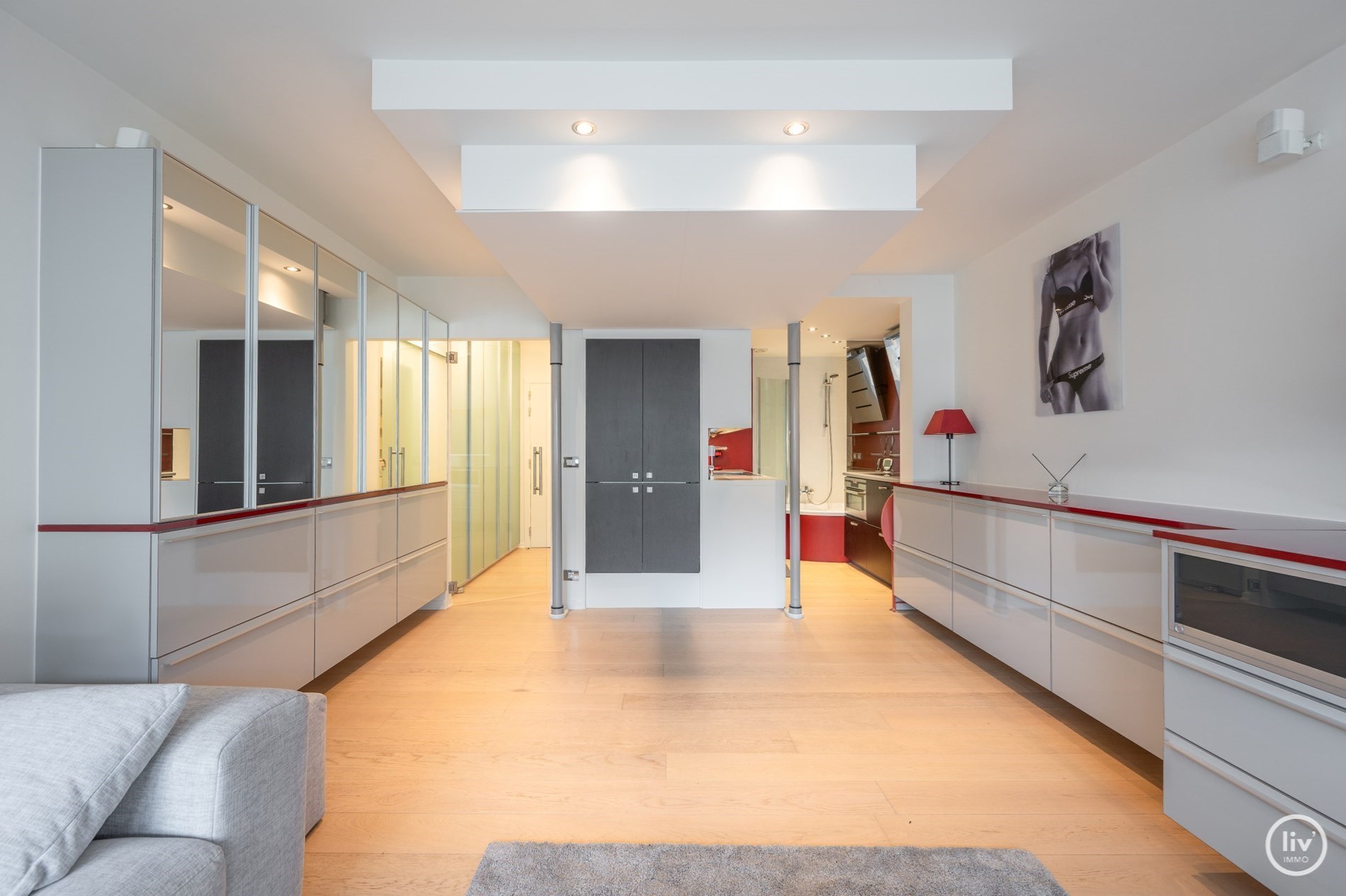 Beau studio bien aménagé, situé dans l'avenue Lippens à quelques pas de la digue avec terrasse. 