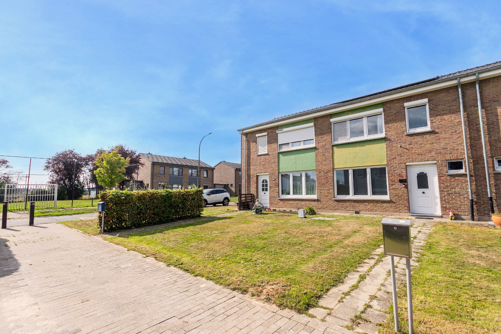 Instapklare woning met 3 slpk, tuin en garage te Lembeek 