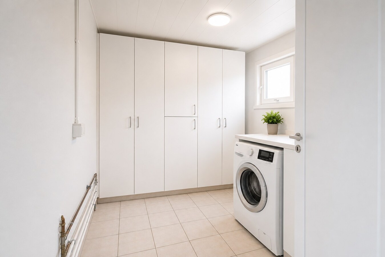 Rustig gelegen en instapklare gezinswoning met 3 slaapkamers, 2 badkamers en diepe tuin in Temse! 