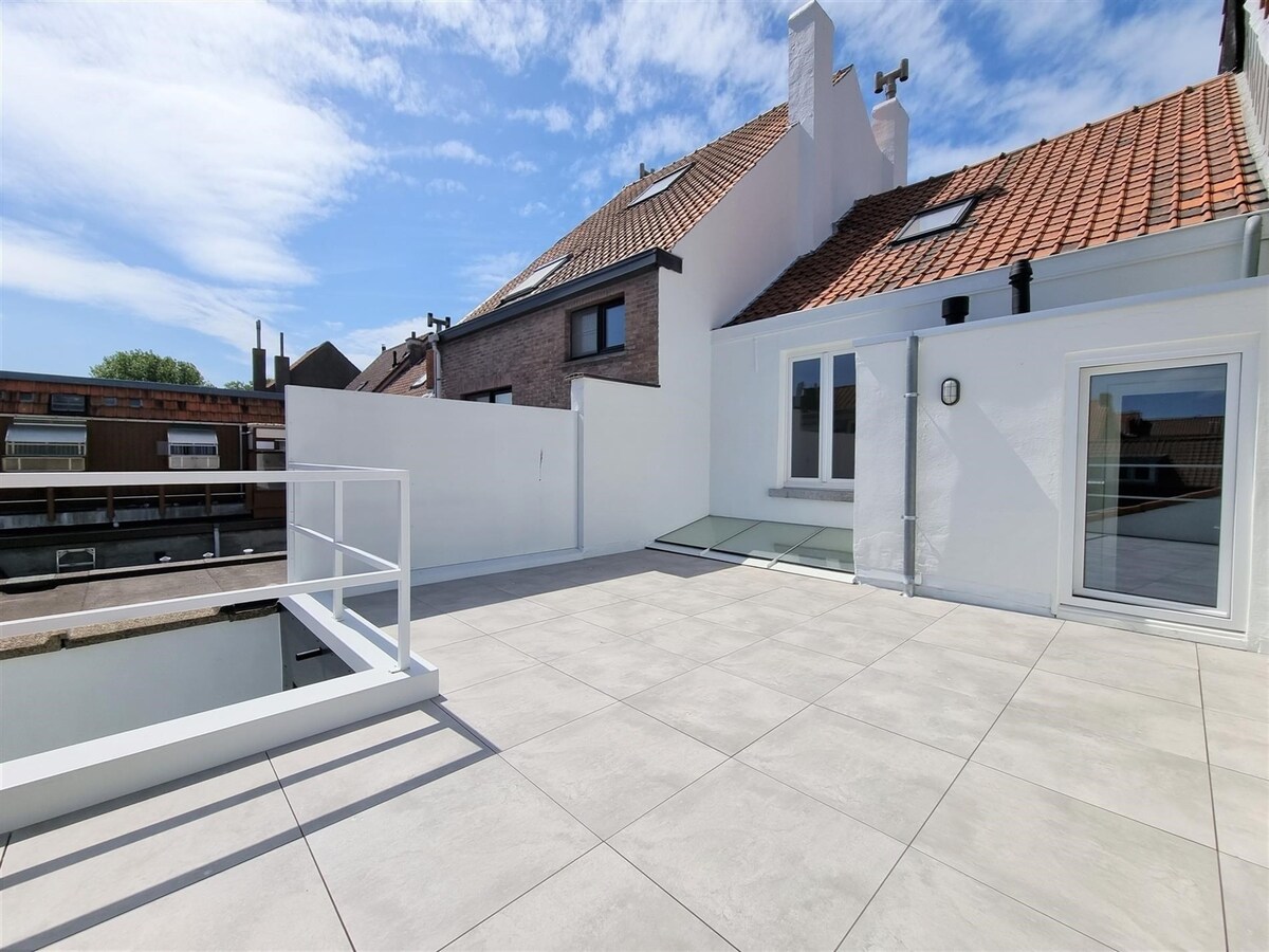 Volledig gerenoveerde woning met garage vlakbij het strand - Heist 