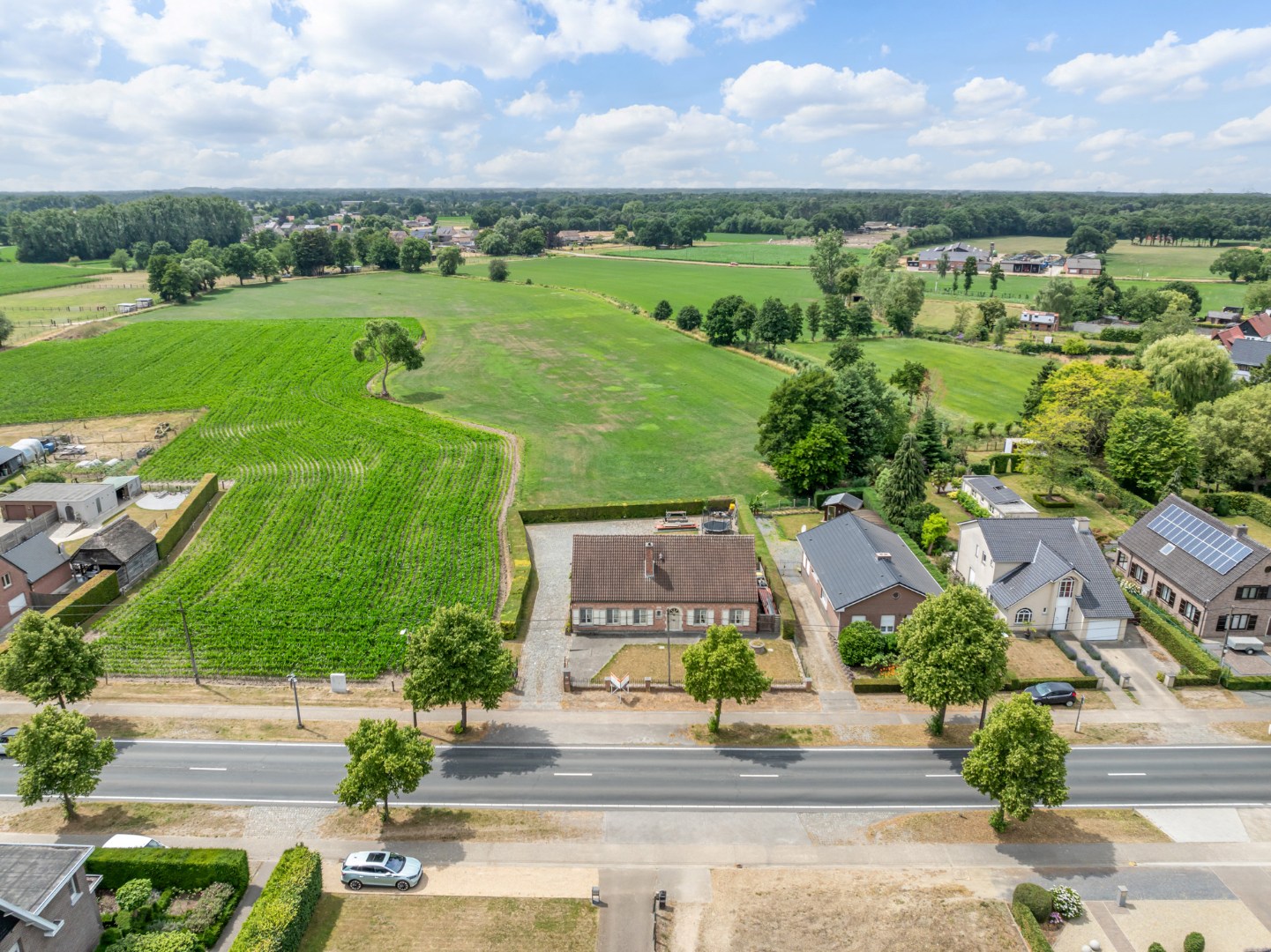 Ruime gezinswoning met 5 slaapkamers en 319 m² bew. opp. te Westerlo! 