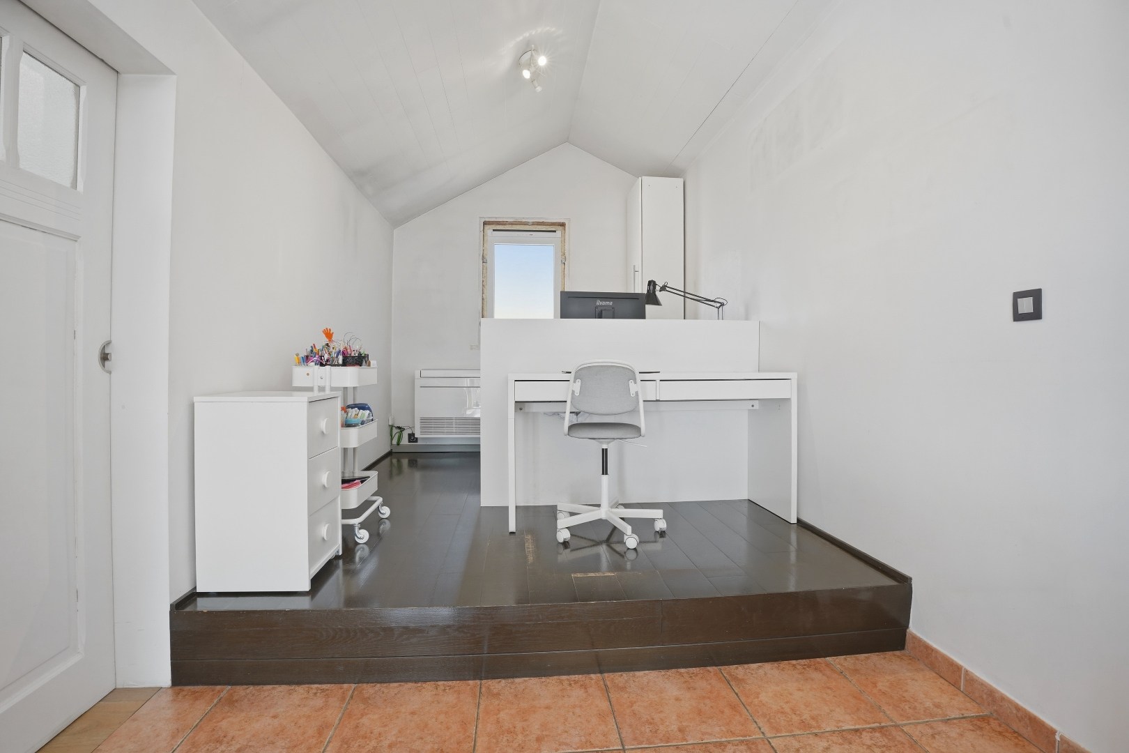 Instapklare open bebouwing met 5 slaapkamers op 1919m² te Merkem. 