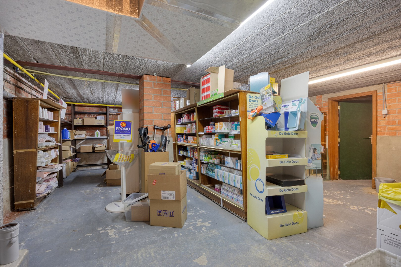 Handelswoning met 3 slpk. en privéparking in het centrum van Balen 