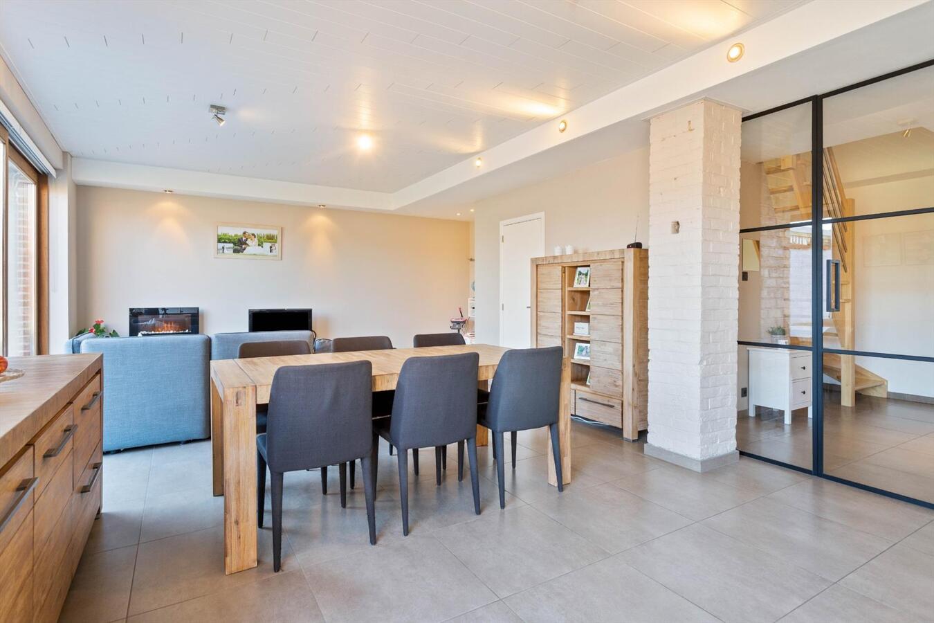 Energiezuinige woning in loftstijl met grote lichtrijke leefruimte. 